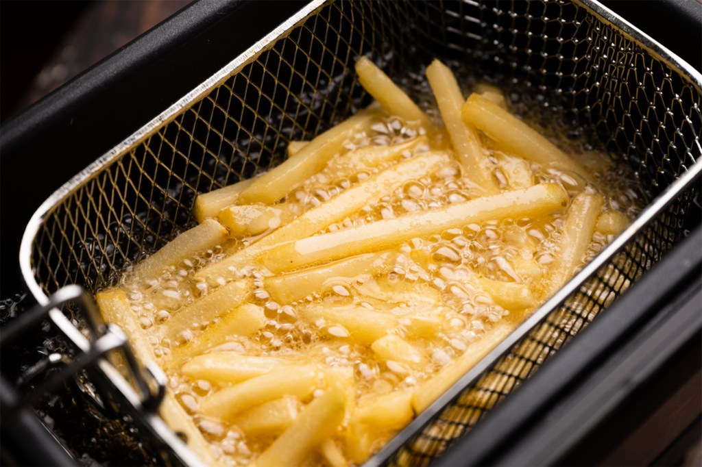 Cooking chips in a deep pan